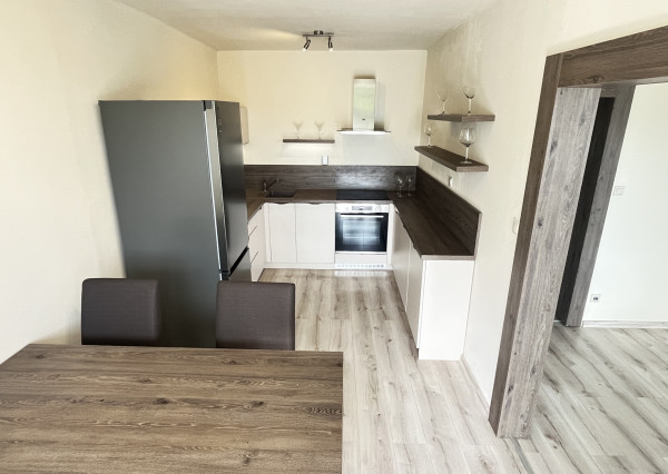 Zrekonštruovaný 3-izbový byt s lodžiou v Trenčíne, ul. Osvienčimská, Sihoť II